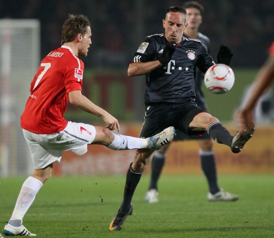 年利润同比 年利润同比